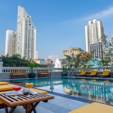 ブールバード ホテル バンコク スクンビット バンコク都 エクステリア 写真 The swimming pool at the hotel