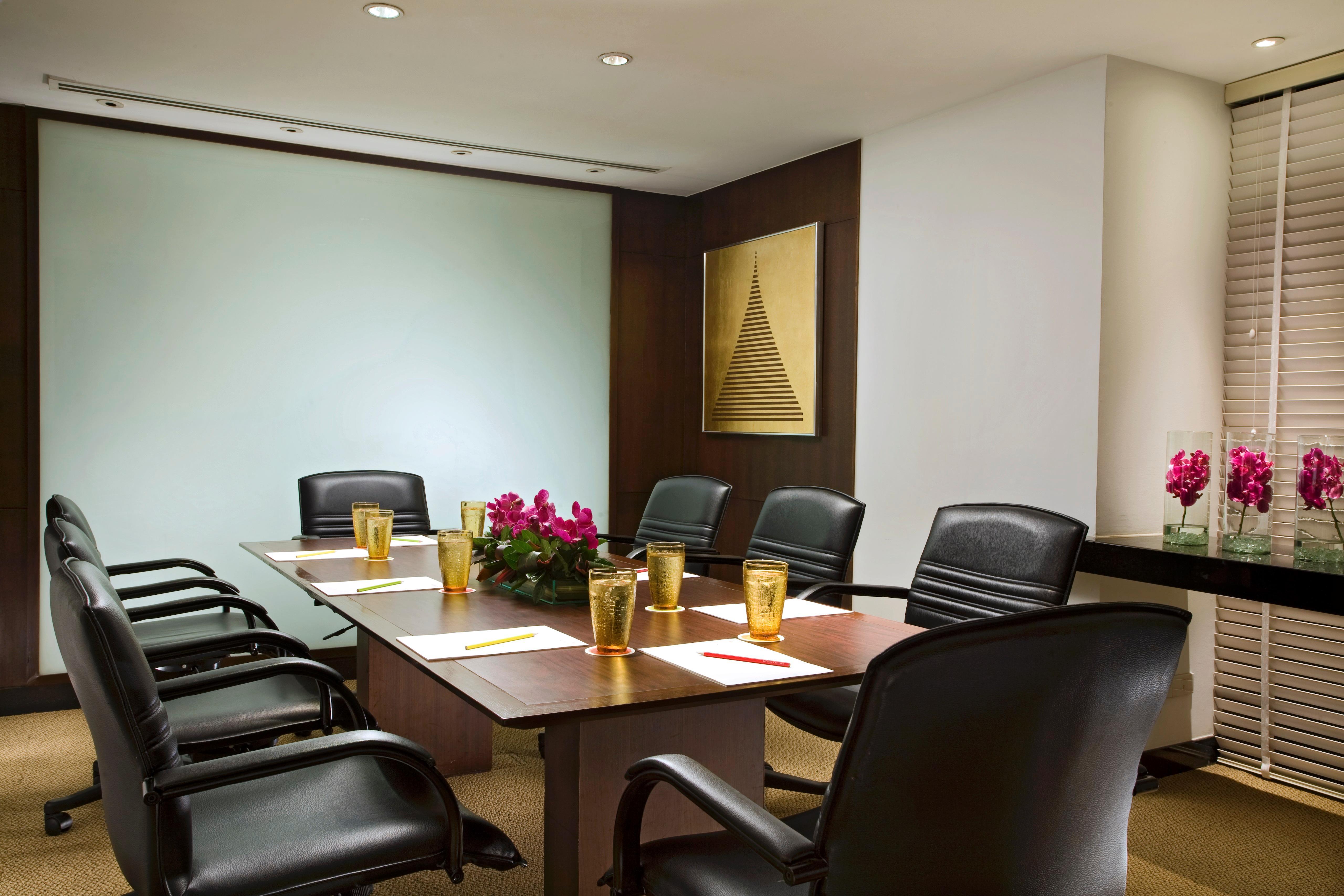 ブールバード ホテル バンコク スクンビット バンコク都 エクステリア 写真 A boardroom at a hotel