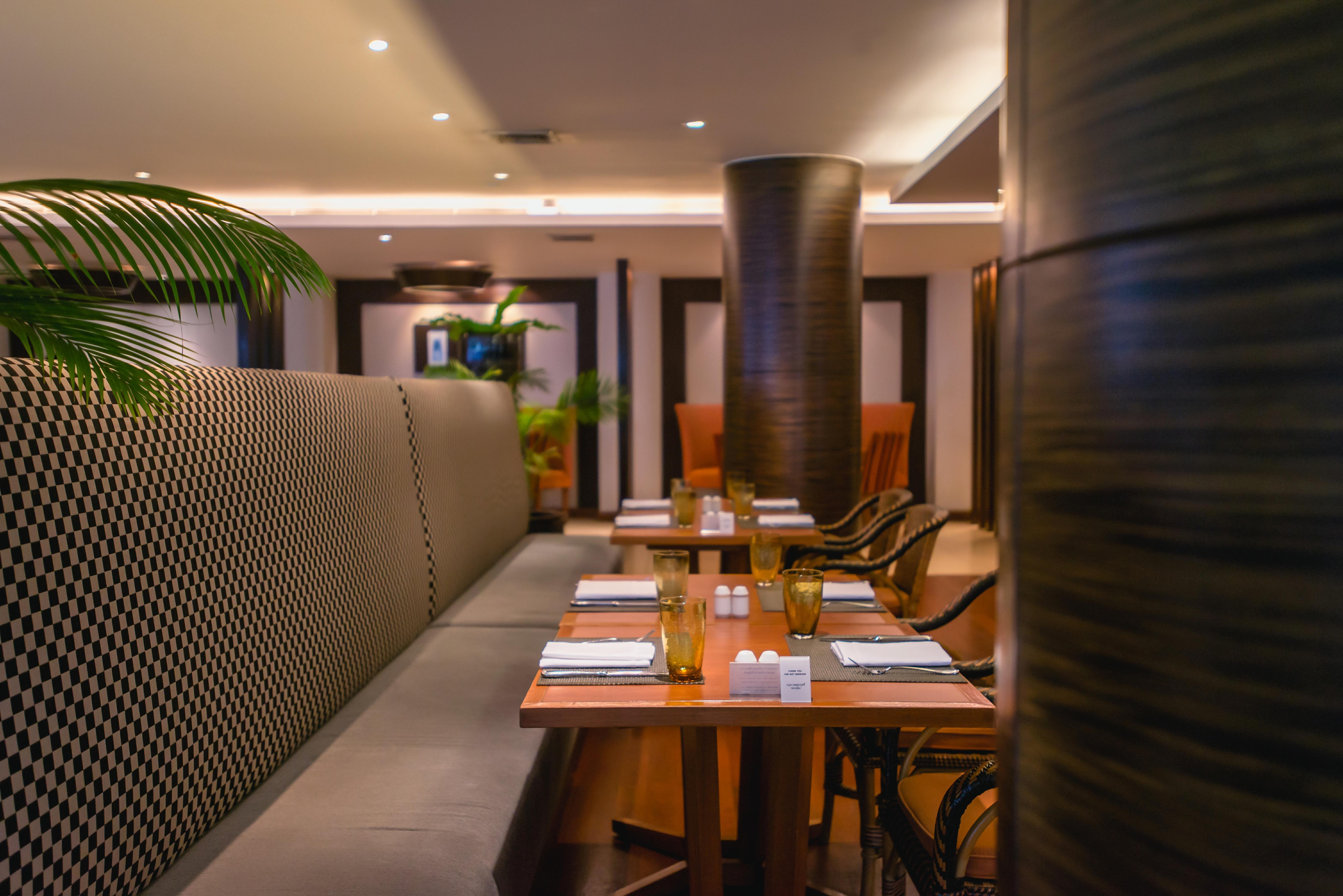 ブールバード ホテル バンコク スクンビット バンコク都 エクステリア 写真 Interior of the restaurant