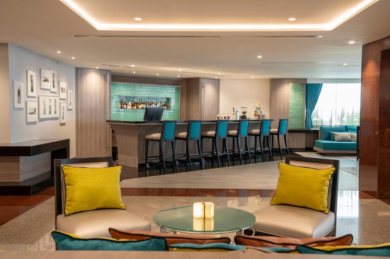 ブールバード ホテル バンコク スクンビット バンコク都 エクステリア 写真 The bar at the hotel