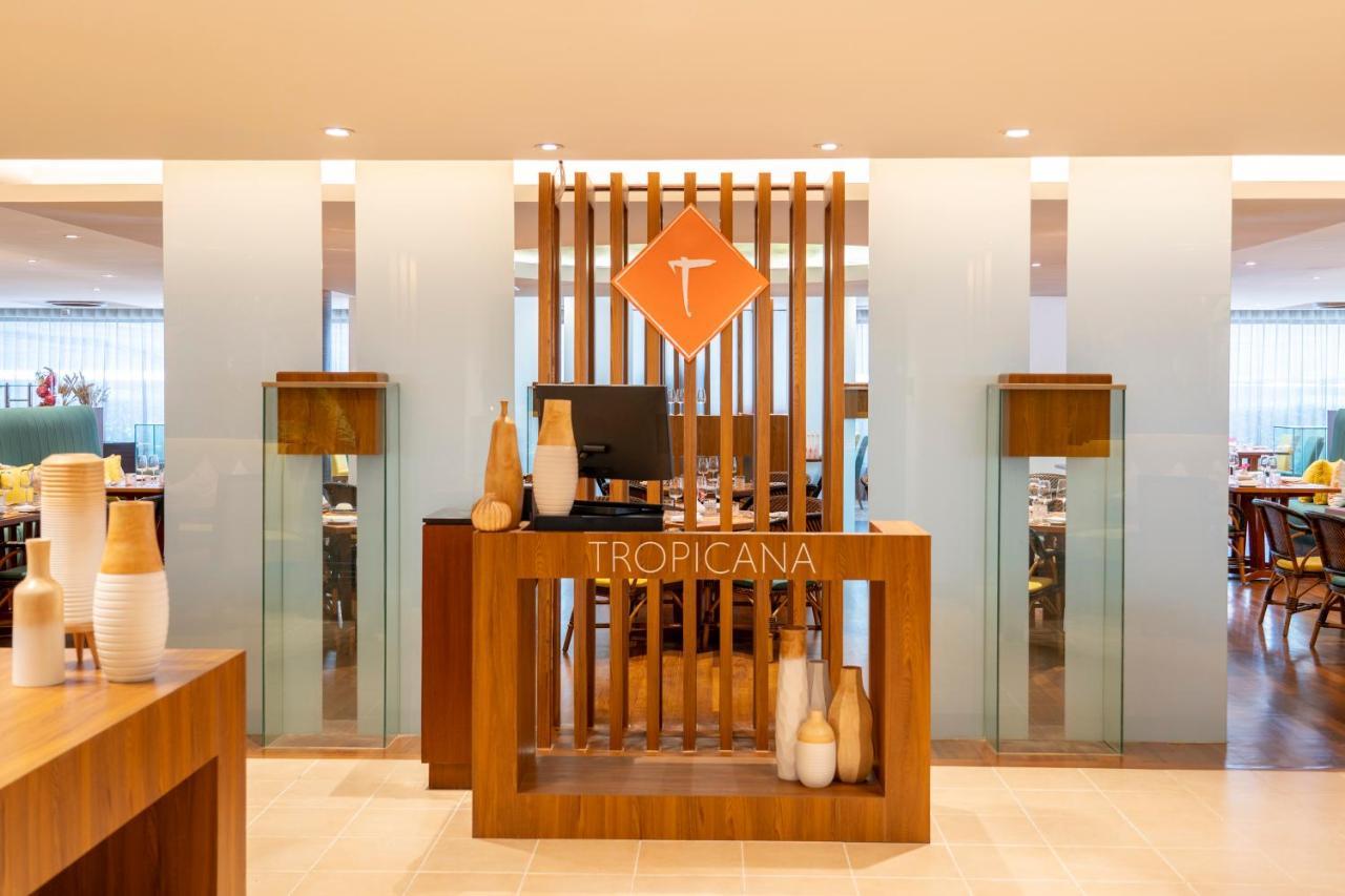 ブールバード ホテル バンコク スクンビット バンコク都 エクステリア 写真 Reception desk at the hotel