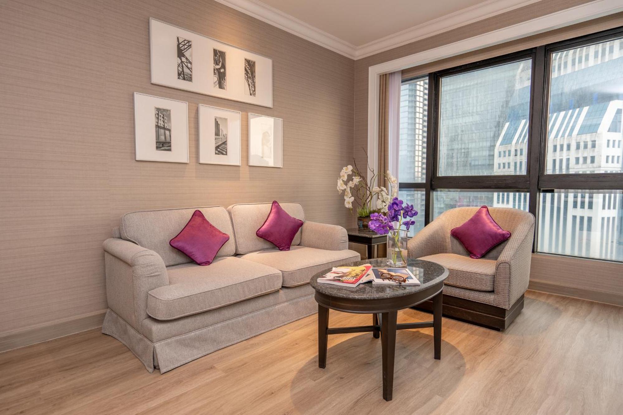 ブールバード ホテル バンコク スクンビット バンコク都 エクステリア 写真 A living room in a hotel suite